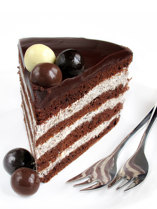  Cookies & cream chocolate layer cake