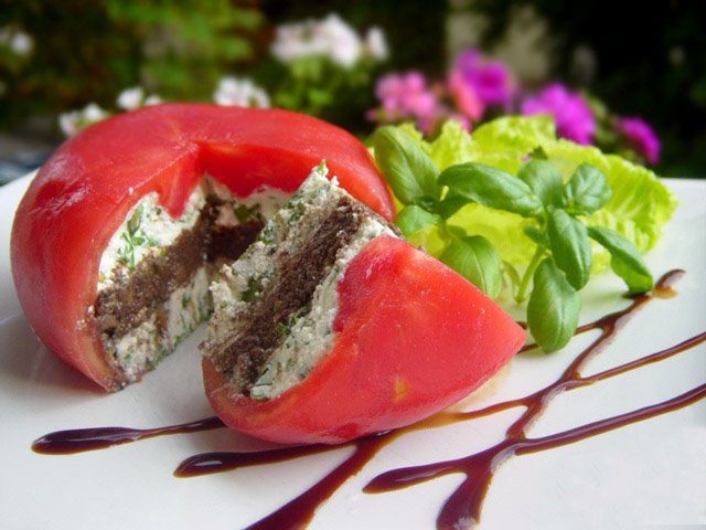 Stuffed tomatoes with goat cheese and olive paste (Olive Tapenade)