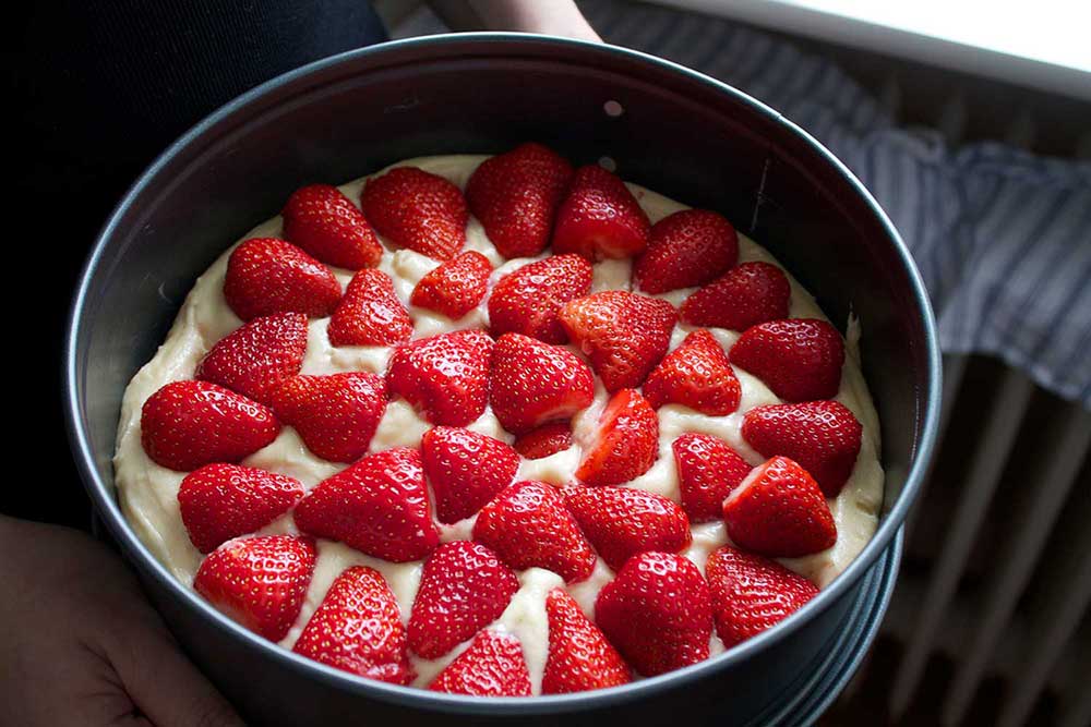 Winter Strawberry Cake Recipe.