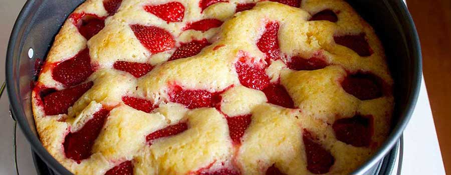 Winter Strawberry Cake Recipe